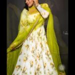 Shamna Kasim Instagram - The joy of dressing is an art 😍 costume : @firoz_design_studio … hairstylist: @srinu_hairstylist … pics: @v_capturesphotography … earrings: @alluringaccessories.a2 … personal staff: @bhanu.reshma.90 @vhoney007 … #dheekingsvsqeens #etvtelugu #lovemyjob ❤️