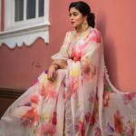 Shamna Kasim Instagram – Flowers are like friends……..Styled by @impriyankasahajananda 
Outfit @brandmandir @r.for.rupamani
Jewlry @alluringaccessories.a2
Assisted by @iamparuparvathi
Photography @v_capturesphotography
Personal asst @vhoney007 
#etvtelugu #dheekingsvsqeens #lovemyjob 😍