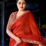 Shamna Kasim Instagram - Saree never tells u to fit in… It makes u to stand out…. Outfit: @silkycalicut Makeup & hair : @avinash_s_chetia Styling: @vasudevan.arun