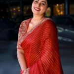 Shamna Kasim Instagram - Saree never tells u to fit in… It makes u to stand out…. Outfit: @silkycalicut Makeup & hair : @avinash_s_chetia Styling: @vasudevan.arun