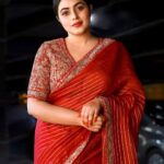 Shamna Kasim Instagram - Saree never tells u to fit in… It makes u to stand out…. Outfit: @silkycalicut Makeup & hair : @avinash_s_chetia Styling: @vasudevan.arun