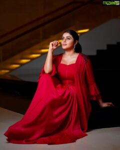 Shamna Kasim Instagram - Red has Guts Deep Strong Dramatic…… Styled by @officialanahita Outfit: @justlikethatbyanju Jewellery: @petalsbyswathi