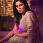 Shamna Kasim Instagram - Shine like gold, sparkle like glitter…… Styled by @officialanahita Outfit: @thumkaofficial Earrings: @rubansaccessories Pic: @v_capturesphotography Hairstylist: @hairbyvenky Personal staff : @vhoney007 #lovemyjob 🧿