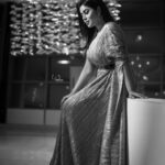 Shamna Kasim Instagram – Shine like gold, sparkle like glitter…… 

Styled by @officialanahita 
Outfit: @thumkaofficial
Earrings: @rubansaccessories 
Pic: @v_capturesphotography 
Hairstylist: @hairbyvenky 
Personal staff : @vhoney007 
#lovemyjob 🧿