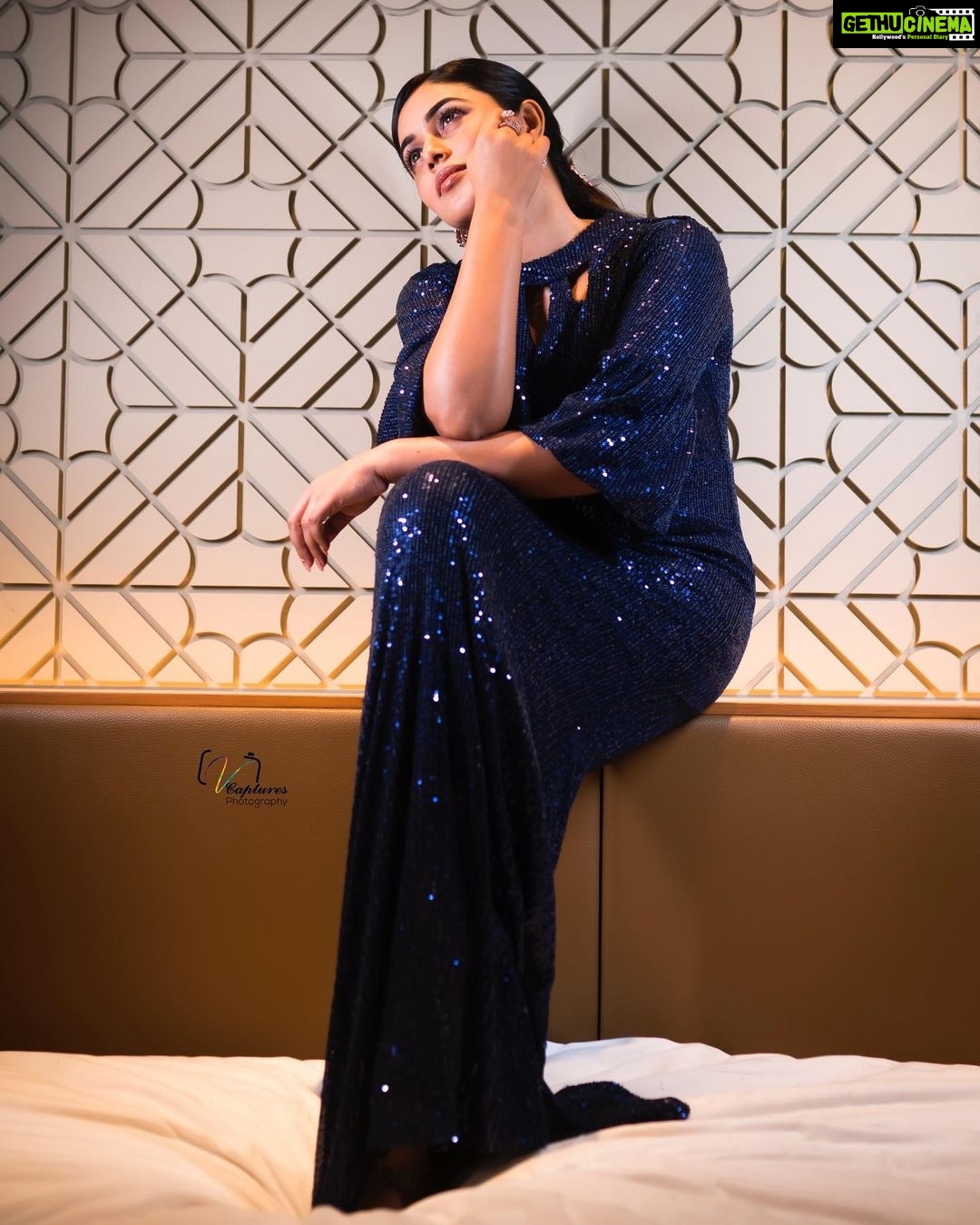 Shamna Kasim Instagram - I am wat I am… I will never try to be someone else !!! 👗 @atelierstores 💍 @kushalsfashionjewellery 📷 @v_capturesphotography 💇♀️ @hairartistpoojagupta 👯♂️ @bhanu.reshma.90 @vhoney007 #etv #dhee13kingsvsqueens #lovemyjob