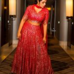 Shamna Kasim Instagram - I love color Red becoz it’s a Fire… 👗 @atelierstores 💍 @kushalsfashionjewellery 💇‍♀️ @hairartistpoojagupta 📷 @v_capturesphotography 👯‍♂️ @vhoney007 @bhanu.reshma.90 #etv #dheekingsvsqeens #lovemyjob ❤️🧿