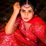 Shamna Kasim Instagram - I love color Red becoz it’s a Fire… 👗 @atelierstores 💍 @kushalsfashionjewellery 💇‍♀️ @hairartistpoojagupta 📷 @v_capturesphotography 👯‍♂️ @vhoney007 @bhanu.reshma.90 #etv #dheekingsvsqeens #lovemyjob ❤️🧿