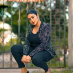 Shamna Kasim Instagram – Before u judge me make sure that u are perfect…. 

Styled by @officialanahita 
Jacket: @majesticbyjapnah
Pic: @v_capturesphotography 
Hairstylist: @srinu_hairstylist 
Personal staff: @vhoney007 @bhanu.reshma.90 …. #lovemyself #lovemyjob …