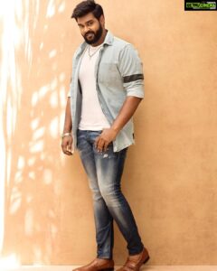 Shanmuga Pandian Instagram - Life is short for boring outfits !

One of my favourite outfit and picture from the past

#ootd #instadaily #throwback #photoshoot

Photographer @venketramg
design @osmanabdulrazak