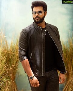 Shanmuga Pandian Instagram - What we think, we become,Stay positive 🖤
.
.
.
.
Camera @venketramg 
#Black#loveforblack#rugged#posed#photoshoot#photographer#shades#lv#shanmugapandian