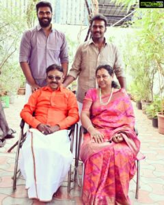 Shanmuga Pandian Instagram - இனிய பொங்கல் வாழ்த்துக்கள் 🙏🏾
Happy pongal 🌾
#happypongal#pongal#festival#indianfestival#kollywood#cinema#shanmuapandian