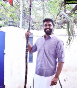 Shanmuga Pandian Instagram - இனிய பொங்கல் வாழ்த்துக்கள் 🙏🏾
Happy pongal 🌾
#happypongal#pongal#festival#indianfestival#kollywood#cinema#shanmuapandian
