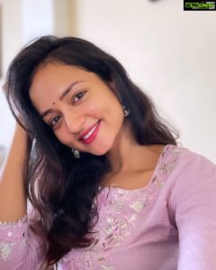 Shanvi Srivastava Instagram - happy deepawali everyone ❤️ wish you all great health and happiness #shanvisrivastava #diwali #happydiwali