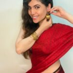 Sherin Instagram - If it doesn’t challenge you, it doesn’t change you and change is good!! . . . . . . . . . #sherin #ootd #ootdfashion #biggbosstamil #biggboss3 #love #tamil #red #saree #sareelove #photoshoot Coimbatore, Tamil Nadu