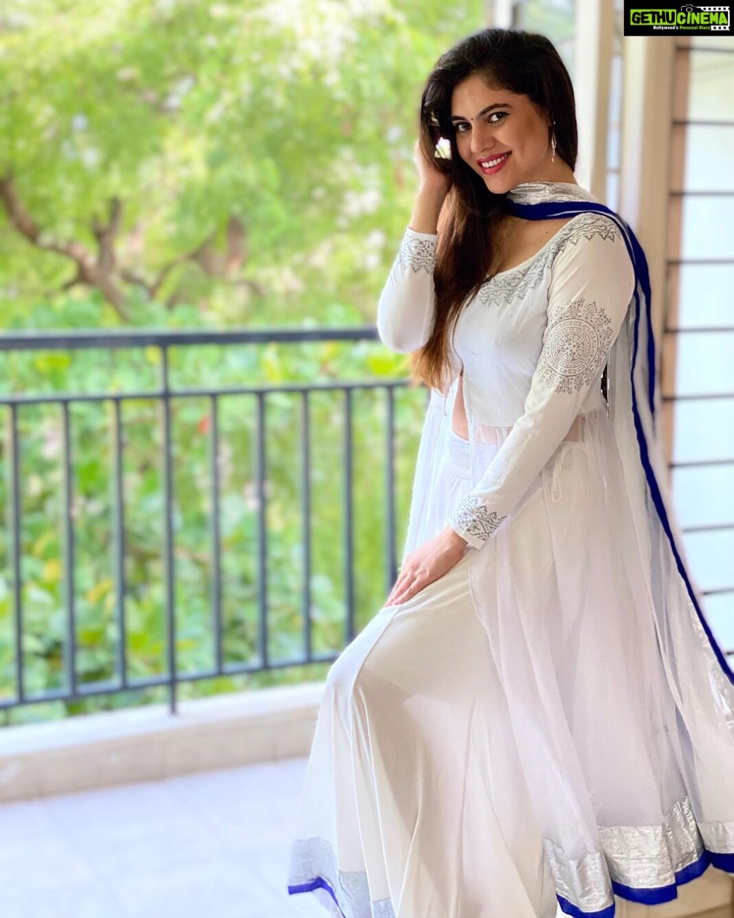 Sherin Instagram - Be selective with your battles. Sometimes peace is better than being right. . . . . . . . . . . #sherin #love #biggboss #biggbosstamil #positivevibes #positivevibesonly #peace Coimbatore, Tamil Nadu