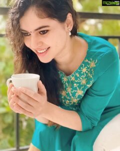 Sherin Instagram - Coffee or tea? .
.
.
.
.
.
.
.
.
.
.
.

#sherin #ethnic #casual #ootd #ootdfashion #ootdgals #biggbosstamil #biggboss3 #love #tamil #stayhome #staysafe #savelives