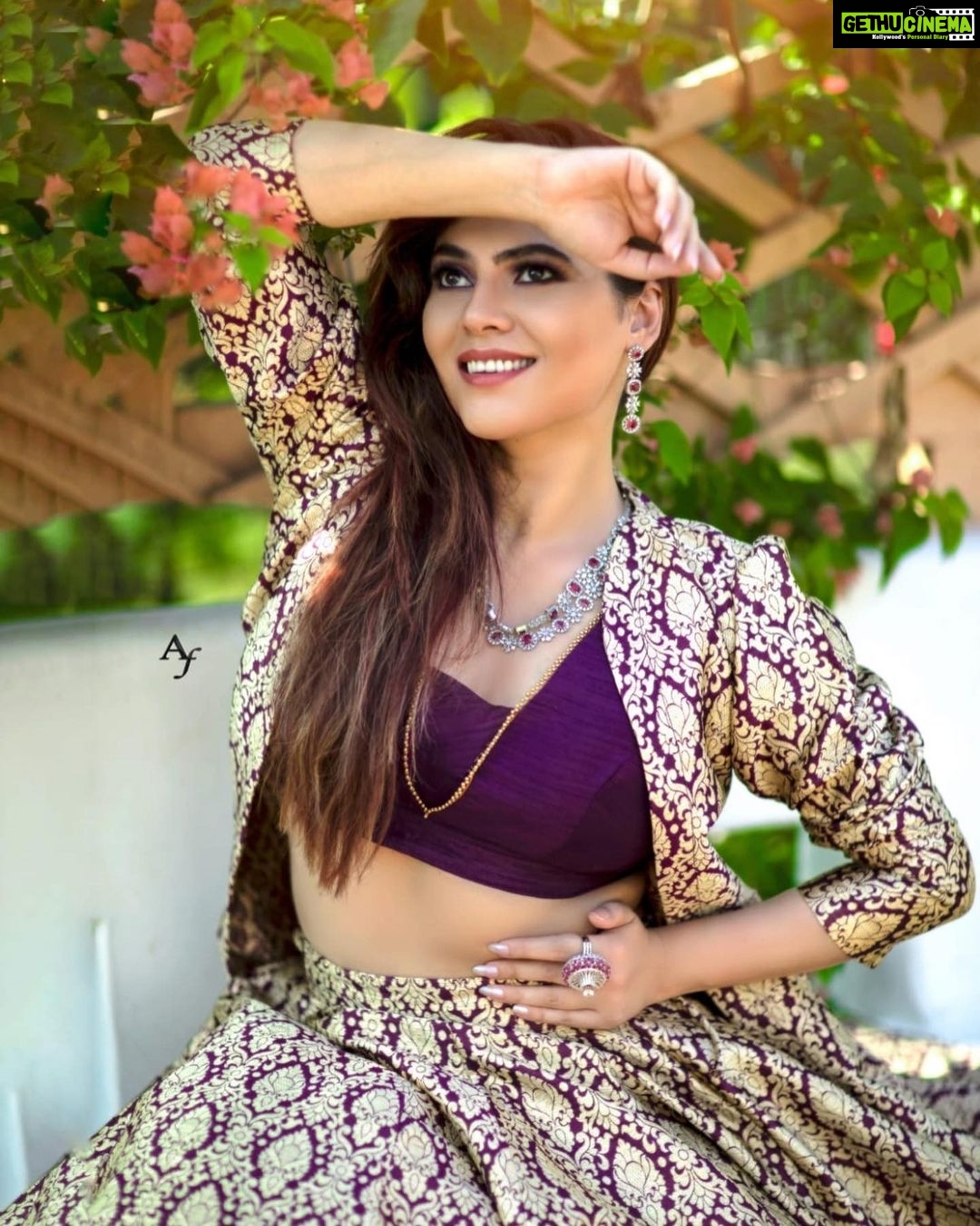 Sherin Instagram - ❤️❤️❤️❤️ Photography : @arshad.media Designer : @anayakreationofficial Makeup Artist : @naaz_makeup_hair Jewellery Partner : @original_narayanapearls location Partner : @elementsoneastcoast #photography #outdoors #fashionphotography #beach #shoot #celebrity #sherin #biggboss #biggbosstamil #vijaytv #tamilactress #tamil #tamilnadu #chennai #madras #cinema #arshadfotography #portfolio #designer #makeup #jewellery #pearls