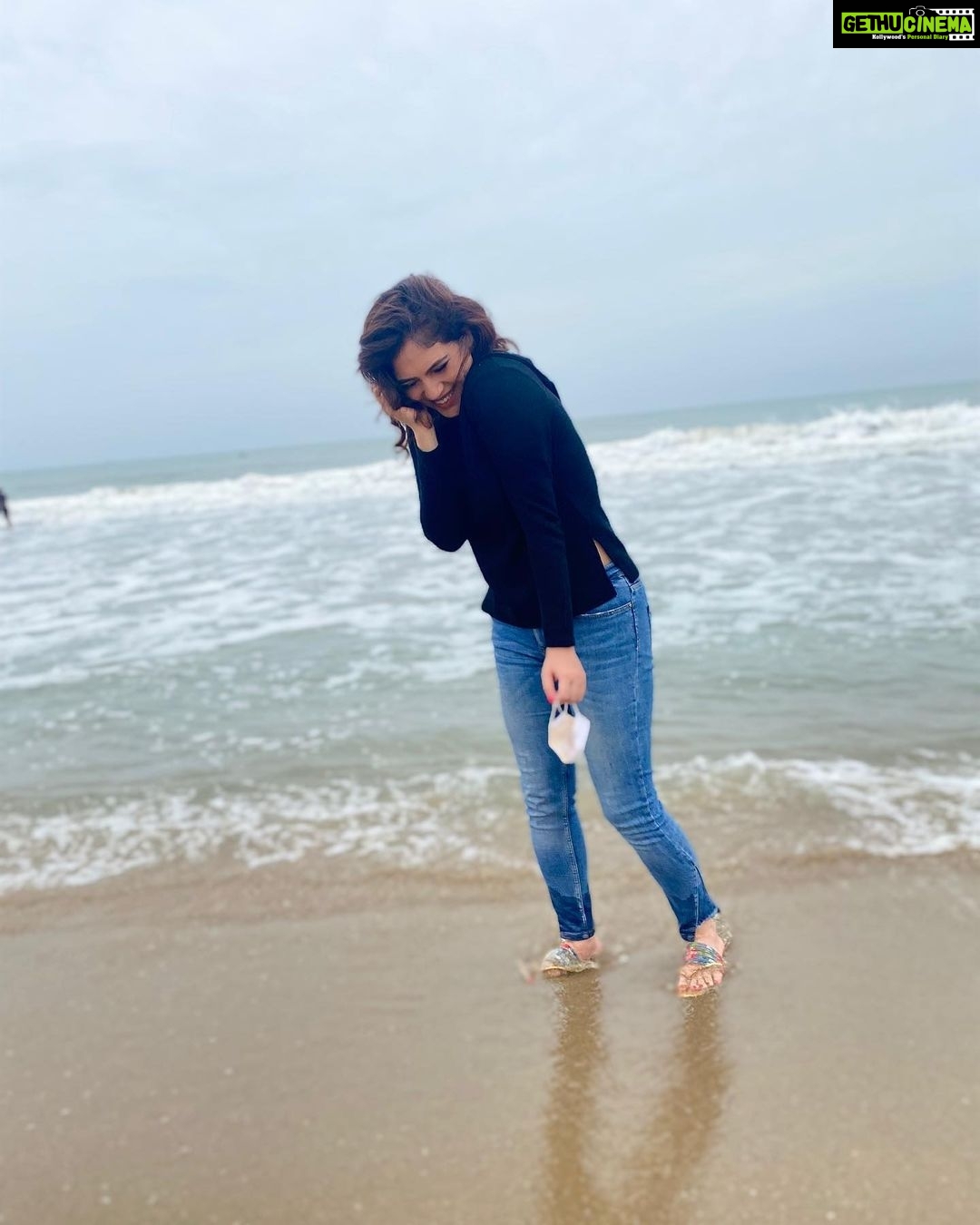 Sherin Instagram - Missed you Poseidon! I haven't seen the ocean in over 2 years! After a long week of hard work, really enjoyed a day off by the beach. Ahhhh bliss #sherin #pondicherry #beach #ocean #candid #biggbosstamil Pondicherry