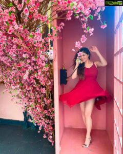 Sherin Instagram - Shhhhh. Making a very important phone call 💃🏻 . . . #sherin #pink #pinkasthetic #flowers #ootd #fashion Pink Wasabi