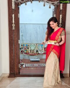 Sherin Instagram - Iniya thamizhar thirunaal mattrum pongal nalvazhthukkal❤️❤️
.
.
.
.
.
.
.
.

#pongal #sherin #tamil #festivevibes #festival #love #saree #halfsaree #ethnicwear #ethnic #indian