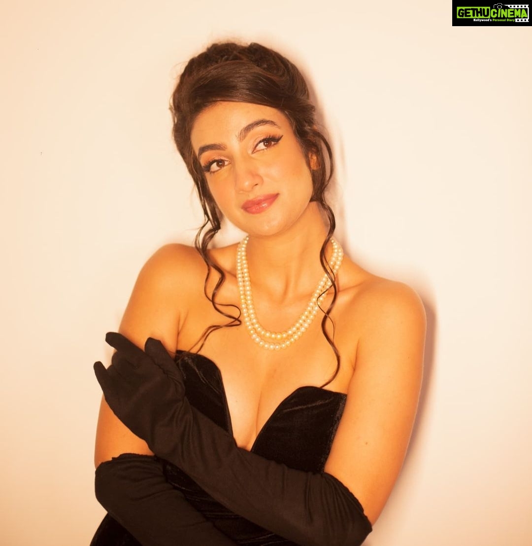 Sherlin Seth Instagram - AUDREY HEPBURN ✨ . Late post but love the output. . Shot by the very talented @pavantanooj_photography H&M : @makeovers_by_ranjitha @agenerous_glam_ . #halloween2021 #halloweenmakeup #halloweencostume #halloween #trending #foryou #forme #viralpost #sherlinseth #audreyhepburn #hotgirl #actress #bollywoodsong #tamilcinema #tamilactress