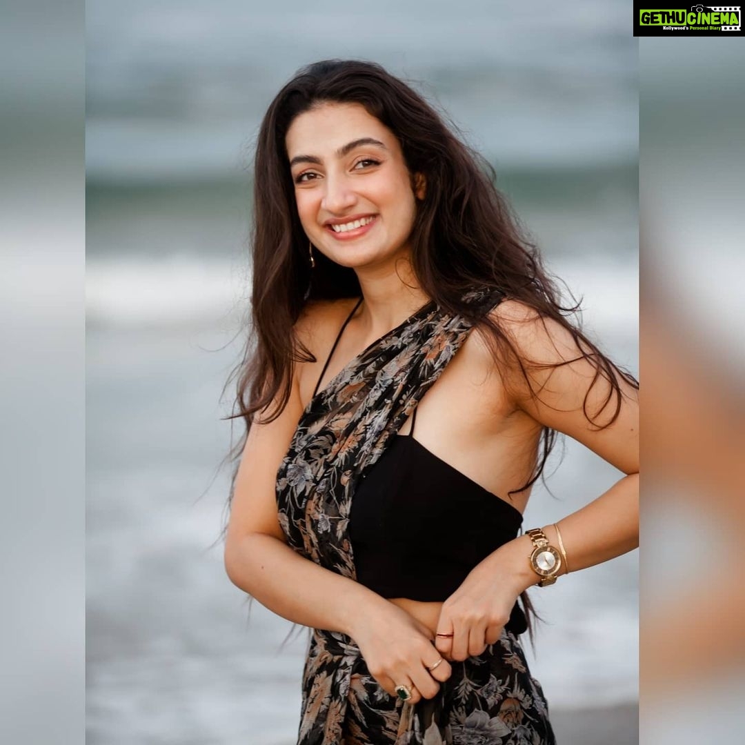 Sherlin Seth Instagram - Water baby πΎπ . . . @abhinay_venkat @vinaydev628 @pavantanooj_photography @demarcofq . . #beachphotography #beachwear #beachvibes #tamilnadu #tamilactress #teluguactress #telugu #cinematography #cinema #sherlinseth #foryoupage #foryou #forme #viralreels #viralpost #kashmirigirls