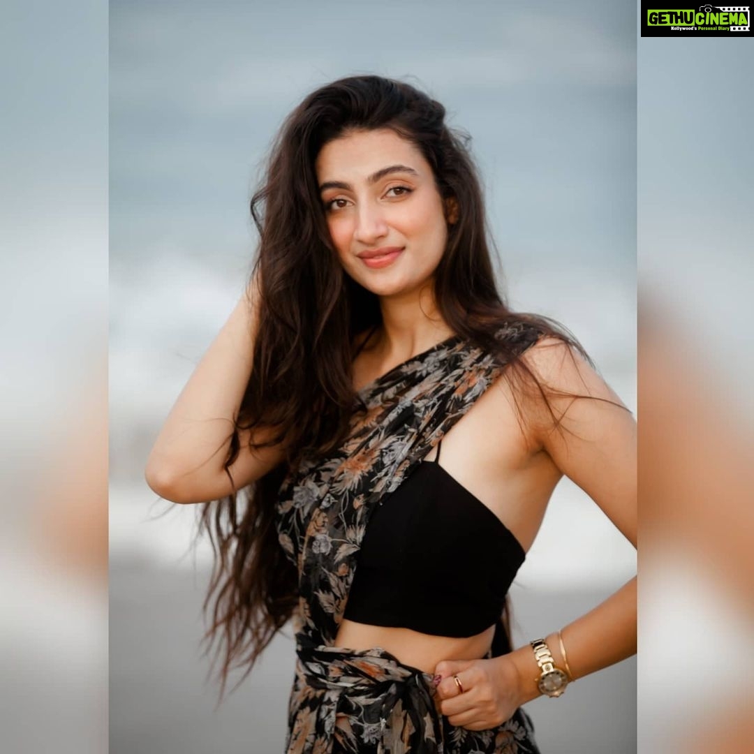 Sherlin Seth Instagram - Water baby πΎπ . . . @abhinay_venkat @vinaydev628 @pavantanooj_photography @demarcofq . . #beachphotography #beachwear #beachvibes #tamilnadu #tamilactress #teluguactress #telugu #cinematography #cinema #sherlinseth #foryoupage #foryou #forme #viralreels #viralpost #kashmirigirls