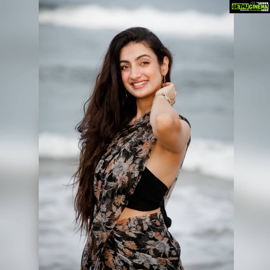 Sherlin Seth Instagram - Water baby πΎπ . . . @abhinay_venkat @vinaydev628 @pavantanooj_photography @demarcofq . . #beachphotography #beachwear #beachvibes #tamilnadu #tamilactress #teluguactress #telugu #cinematography #cinema #sherlinseth #foryoupage #foryou #forme #viralreels #viralpost #kashmirigirls