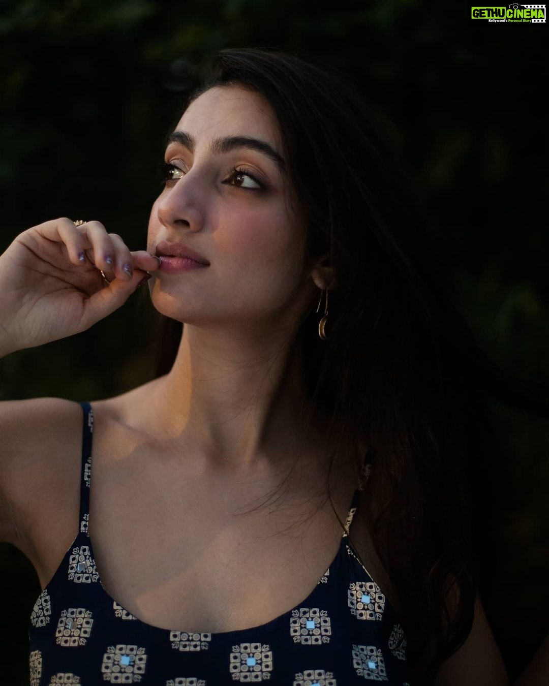 Sherlin Seth Instagram - Dancing at the edge of mystery 🪄🧬 . @abhinay_venkat @vinaydev628 @demarcofq @a_w_o_l @pavantanooj_photography . . . #actresses #tamilactress #tamilnadu #kashmirigirls #beautifulgirl #magic #love #light #gymgirl #sherlinseth #euphoria #diamondring #foryoupage #forme #viralpost
