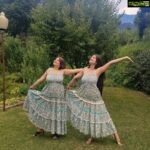 Sherlin Seth Instagram - We were just figuring out different similar poses cz we were Twinning! Life is the best when you are around @sumi_seth @sandeep8945 ! 🤍🌿🌼 . . . #patnitop #kollywoodactor #sherlinseth #viralreels #jammukashmir #iam #mother #motherdaughter #motherlove #reelitin #reelsinstagram #reelkarofeelkaro #reelitfeelit #forme #foryoupage #foryou #beauty #cute #feminism #love #nature #tree Batote J&K