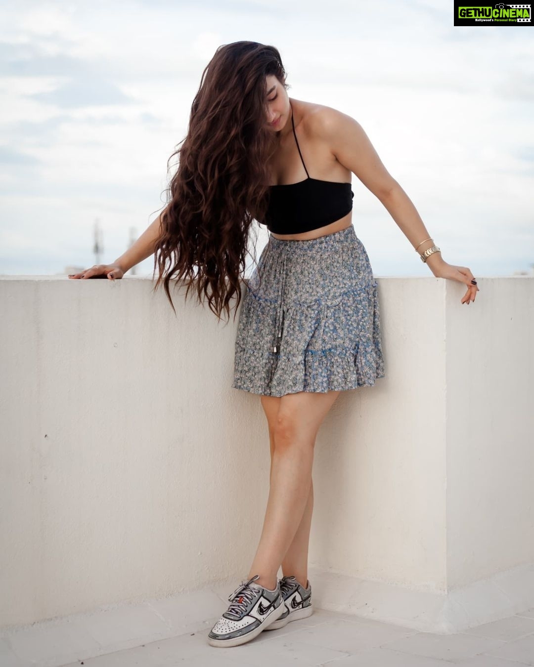 Sherlin Seth Instagram - Started this year with hope in my heart and ending the year with a heart full of gratitude and tummy full of cake ! Thankyou everyone for your love and acceptance, your Chella kutty moon loves you so much 🤗❤️ . Photography by @abhinay_venkat Sneakers @_courtside_ . #newmusic #newyear #newyear2022 #newyearparty #chennai #sherlinseth #actress #tamilcinema #tamilponnunga #bollywoodhot #bollywoodmovies
