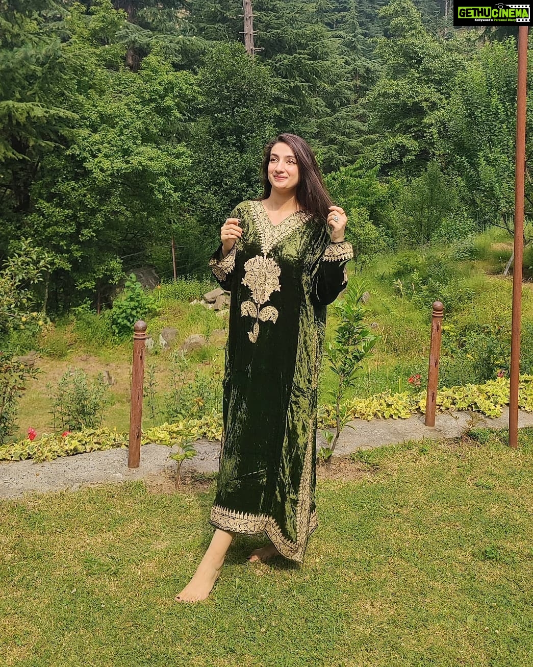 Sherlin Seth Instagram - Photo dump- Kashmiri Libaaz, Phiran 🌿🌼 . . . #jammukashmir #jammukikudi #kashmirtourism #kashmiri #jammuandkashmir #kollywoodcinema #viralpost #foryoupage #forme #sherlinseth #mountains #fresh #mountainbaby #tamil #telugu #andhrapradesh #tamilnadu #bollywood #calfmuscles #leg