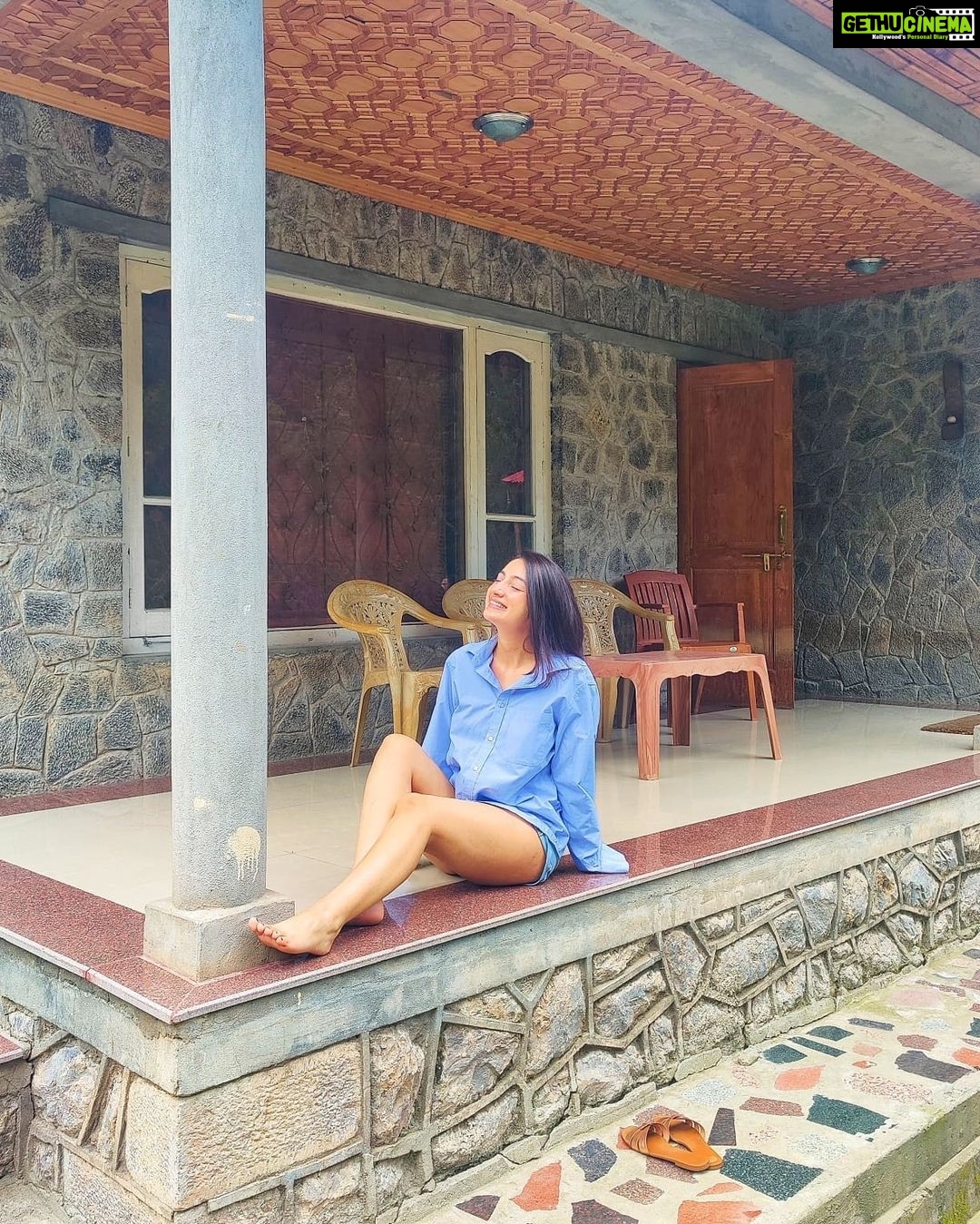 Sherlin Seth Instagram - Papa's oversized shirt, Cool mountain breeze with kahwah and calm mind is my kind of morning ! #justpahadibachathings PS : no make up, only mountain glow π¦ πΈ @sandeep8945 . . . #jammukashmir #jammukikudi #kashmirtourism #kashmiri #jammuandkashmir #kollywoodcinema #viralpost #foryoupage #forme #sherlinseth #mountains #fresh #mountainbaby #tamil #telugu #andhrapradesh #tamilnadu #bollywood #calfmuscles #leg Batote J&K