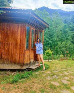 Sherlin Seth Instagram - Papa's oversized shirt, Cool mountain breeze with kahwah and calm mind is my kind of morning ! #justpahadibachathings PS : no make up, only mountain glow 🦋 📸 @sandeep8945 . . . #jammukashmir #jammukikudi #kashmirtourism #kashmiri #jammuandkashmir #kollywoodcinema #viralpost #foryoupage #forme #sherlinseth #mountains #fresh #mountainbaby #tamil #telugu #andhrapradesh #tamilnadu #bollywood #calfmuscles #leg Batote J&K