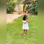 Shilpa Shetty Instagram - Kids truly have the purest hearts💖😇 It’s amazing to see Samisha (who is not yet 2) feel compassion & empathy, and instinctively know when someone needs a prayer and some unconditional love ❤️🧿🙏 The power of prayer and faith makes the world go round. Wish we remember that more as grown ups ♥️😇 Thank you, @petaindia, for rescuing the injured baby raven ♥️ . . . #Kids #PureSouls #blessed #powerofprayer #happiness #peace #compassion #empathy #gratitude