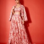 Shilpa Shetty Instagram - Love life, and it loves you right back! ❤️🧿🤩 . . . . . #IndiasGotTalent #IGT #fire #LookOfTheDay #ootd #outfitoftheday #blessed #grateful
