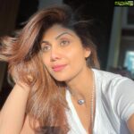 Shilpa Shetty Instagram - ‘Coz everything is fine when there is 𝓢𝓾𝓷𝓼𝓱𝓲𝓷𝓮 ☀️❤️ . . . #Gratitude52 #Week2 #grateful #blessed #smalljoysoflife