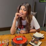 Shilpa Shetty Instagram - Spoilt for choice by the people I love.. #sundaybinge #joy #love #peace #happiness is all we need … ♥️😍♥️🧿 Wishing you all a happy Sunday ♥️🤗 #gratitude #love #happiness #peace #sweettooth #sundayvibes