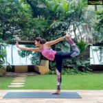 Shilpa Shetty Instagram - Nothing better than starting the day with yoga. It prepares the mind, body, and soul for a fantastic day ahead. So, I opted to start my day with the Vrikshasana followed by the Virbhadrasana III pose going into Natrajasana. It strengthens the ankle joints, hips, and legs. It also improves balance, posture & flexibility, concentration & focus, and mind-body coordination. Inhaling fresh oxygen is a fantastic bonus. Happy Monday! 🧘🏻‍♀️☀️🧘🏻‍♂️ . . . . #MondayMotivation #SwasthRahoMastRaho #SSApp #SimpleSoulful #yoga #yogasehihoga #yogisofinstagram #FitIndiaMovement