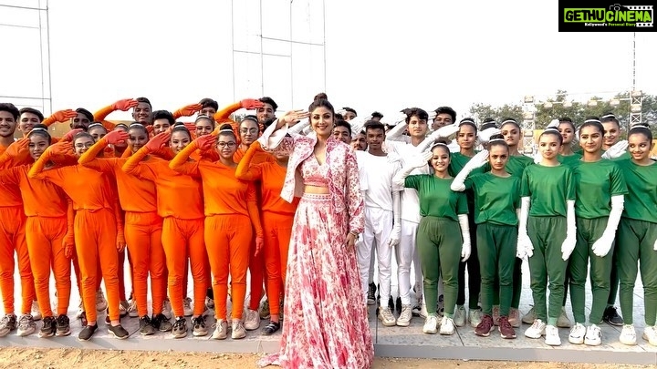 Shilpa Shetty Instagram - Wishing all my fellow Indians a very Happy 73rd Republic Day. Grateful to be a part of a country that adopted the Constitution of India honouring the diversity of its citizens. Truly "of the people, for the people, and by the people". Jai Hind!🇮🇳❤️ . . . . #HappyRepublicDay #IndianRepublic #ProudIndian #gratitude #blessed #India