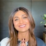 Shilpa Shetty Instagram – Meri Tunki apni jeet ke bahut kareeb hai. Hum sab ka dil jeet chuki hai, ab bas trophy jeetne ki deri hai… aur ismein mujhe aap sabki madad chahiye. Jaise hi voting lines open honge, please @shamitashetty_official ke liye vote kijiyega, taaqi woh #BiggBoss15 ki trophy apne saath laaye💪🏆🙏🤗♥️

Hum honge kaamyaab!🥳🧿
.
.
.
.
.
#ShamitasTribe #ShamitaShetty #BB15 #BiggBoss #MunkiTunki #love #sisters #gratitude #blessed