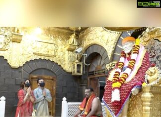 Shilpa Shetty Instagram - “Sabka Maalik Ek” Shraddha aur Saboori Om Sai Ram 😇🙏♥️ . . . . . #shirdi #omsairam #faith #love #gratitude #happy #protection #shraddaaursaboori