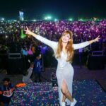 Shilpi Sharma Instagram – This feeling is unbelievable to be standing and see huge crowd gather..I am extremely grateful to the people out there to shower me with so much love. 
.
.
#dj #livemusic #outdoors India