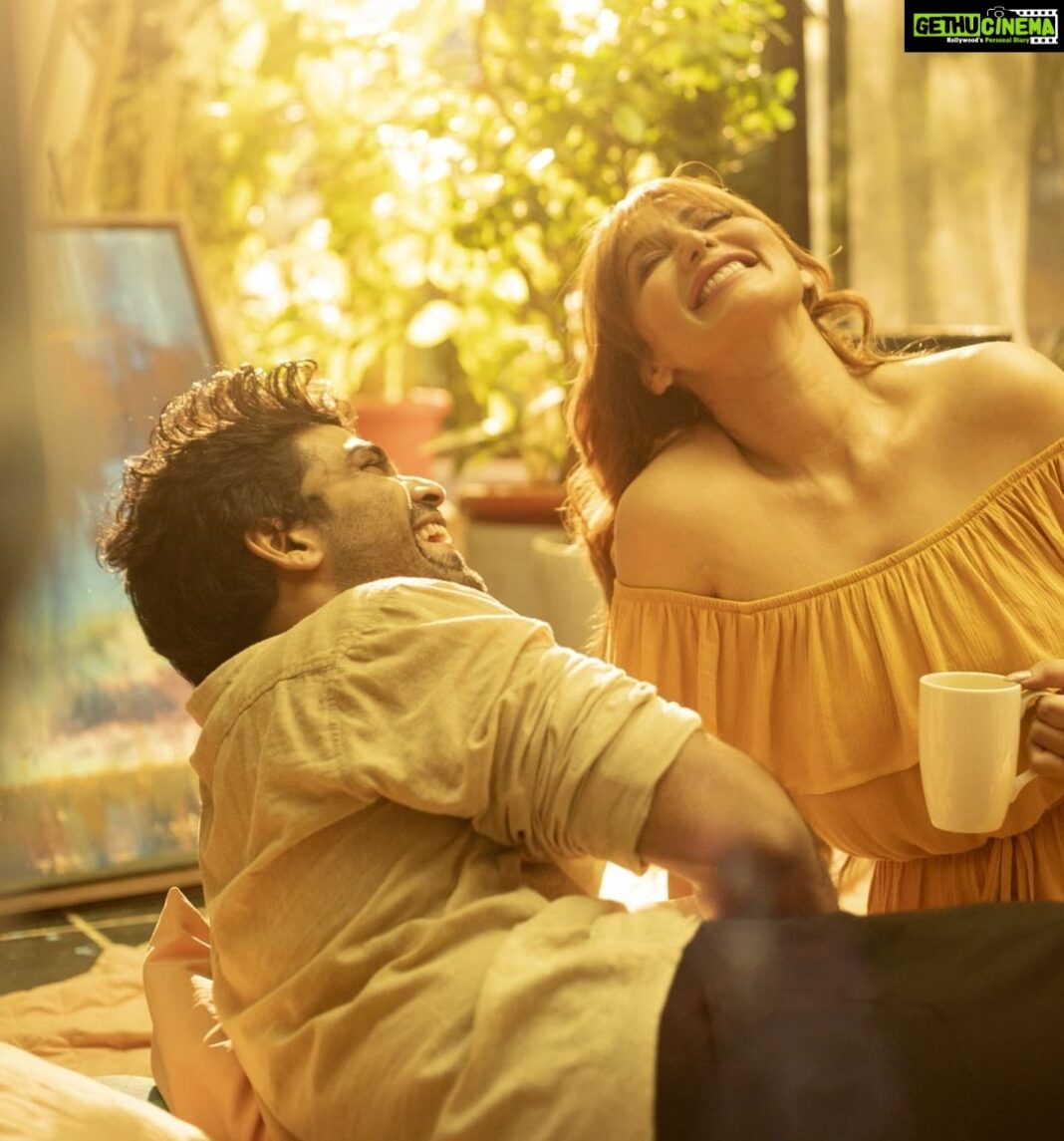 Shilpi Sharma Instagram - Can you feel the sunshine ? 🌞 🌻 If you've not heard #satrangipiya yet, head up to the link in Bio to check it out 👆 . . @kunaalvermaa @samarthswarup @prakritikakar @songstermuzic @mixedbyhanish Photocredit @shivangi.kulkarni @darshan6289photography @artist.originals #satrangi #viralsong #love #beautiful #coupledance #reels #insta #song #djshilpisharma