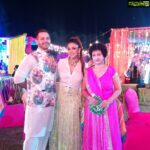Shilpi Sharma Instagram - Having the most amazing time with family at my cousins mehndi...💑 . . . @sunandmoonwedding @shahvijyant @minakshisharma1 @sharmaupendradutt @padmashetty #mehndi #karjat #sunandmoonwedding Radisson Blu Resort & Spa Karjat