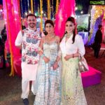 Shilpi Sharma Instagram - Having the most amazing time with family at my cousins mehndi...💑 . . . @sunandmoonwedding @shahvijyant @minakshisharma1 @sharmaupendradutt @padmashetty #mehndi #karjat #sunandmoonwedding Radisson Blu Resort & Spa Karjat