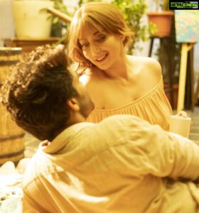 Shilpi Sharma Instagram - Can you feel the sunshine ? 🌞 🌻 If you've not heard #satrangipiya yet, head up to the link in Bio to check it out 👆

.
.
@kunaalvermaa @samarthswarup @prakritikakar @songstermuzic  @mixedbyhanish 
Photocredit @shivangi.kulkarni @darshan6289photography @artist.originals 
#satrangi #viralsong #love #beautiful #coupledance #reels #insta #song #djshilpisharma