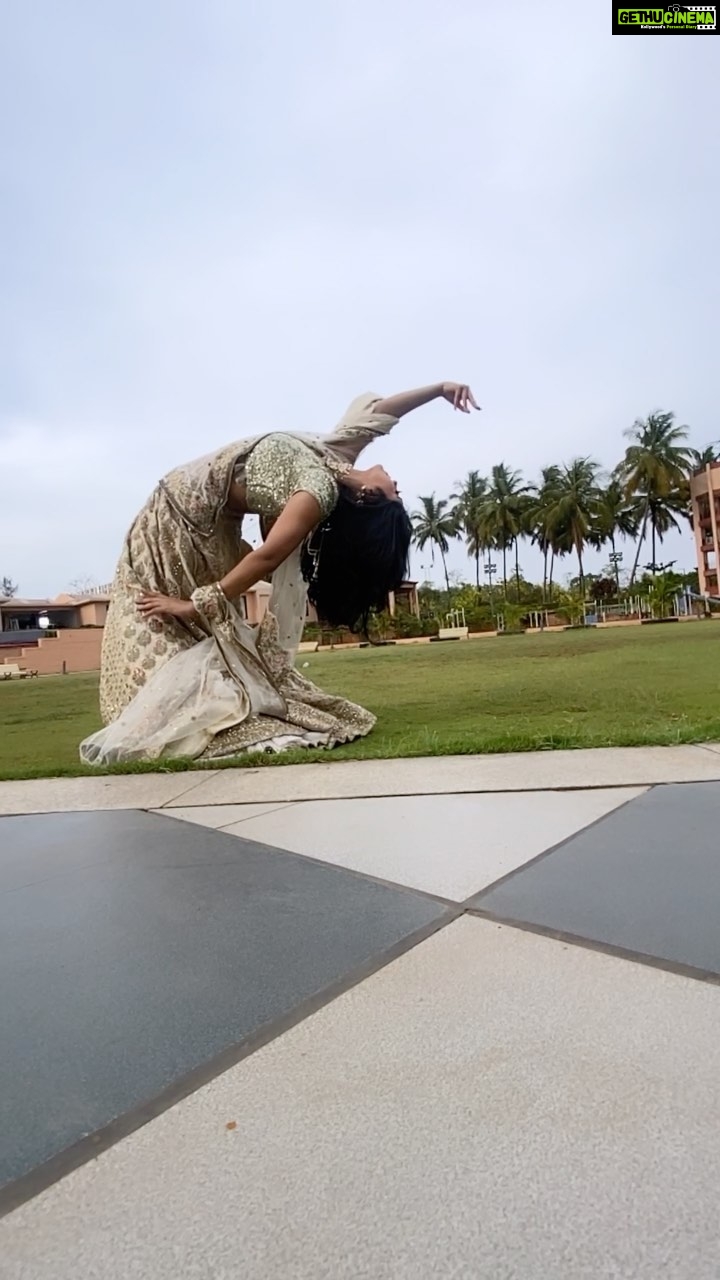 Shivangi Joshi Instagram - “Let Love be a Movin Sea between d shores of your Soul”
