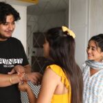 Shivangi Joshi Instagram – The new home vibe, entire family together, giggles and laughter, delicious food, gifts, fun and frolic, celebrating Raksha Bandhan today. Feel blessed 😇 
#blessed #rakshabandhan ♥️ Mumbai, Maharashtra