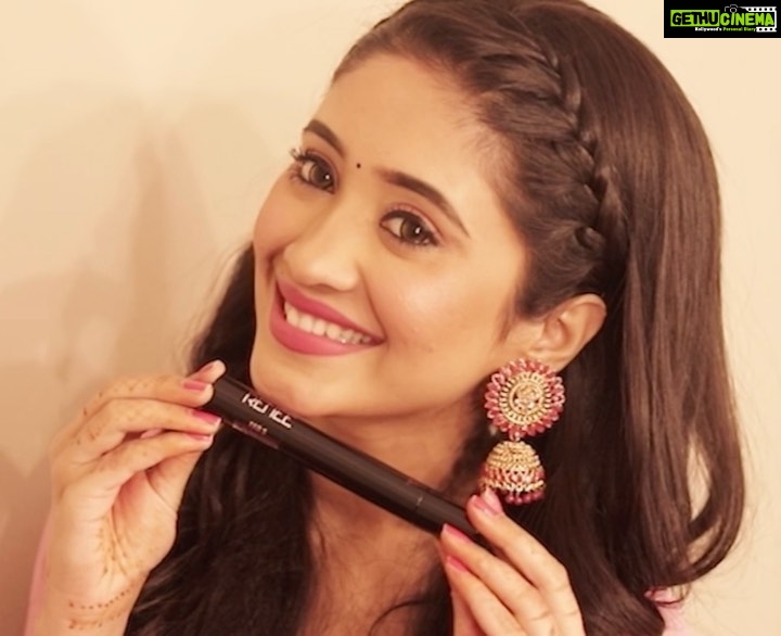 Shivangi Joshi Instagram - @reneeofficial Meet Renee's Fab 5 lipstick. One lipstick that comes in 5 stunning shades. It's all you will ever need to add a lusciously matte touch to your lipstick tales! Just POP PUSH and PLAY!! #ReneeCosmetics #Fab5 #PopPushPlay #5in1Lipstick